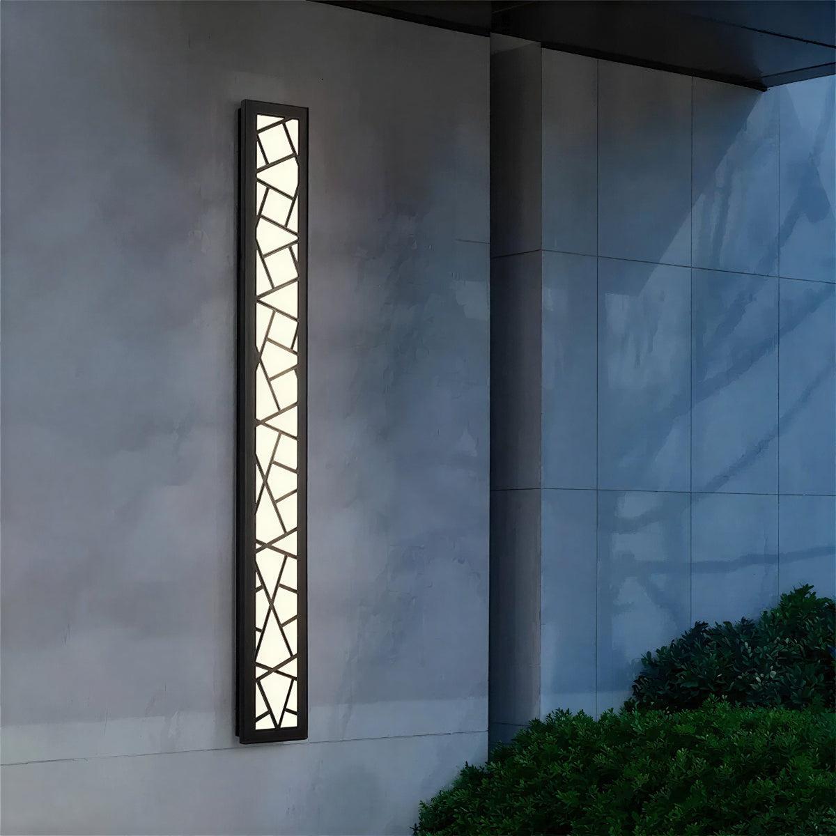 Outdoor Wall Light With Geometric Patterned Design