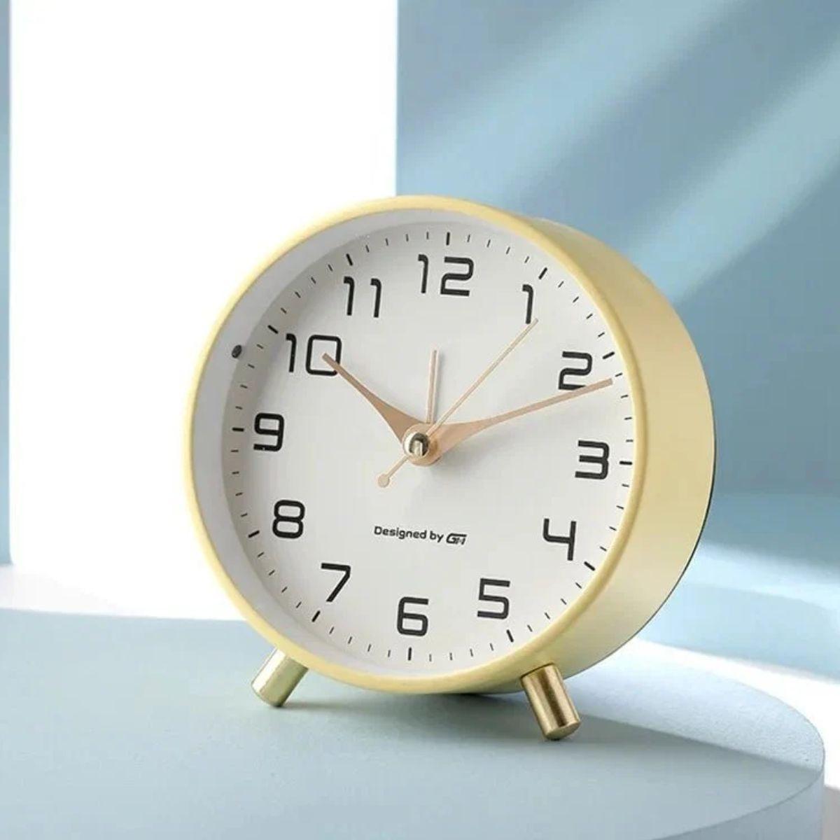 Silent Bedside Table Clock With Scandinavian Minimalist Design