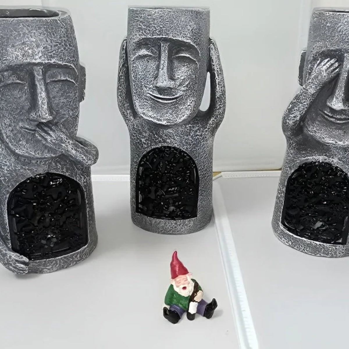 Solar Powered Garden Light With Easter Island Statue Design
